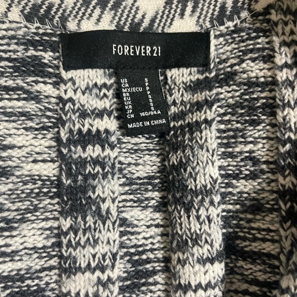 Cropped sweater - Picture 2 of 2